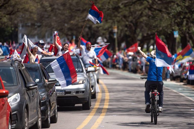 El Frente Amplio realizó cinco caravanas en Montevideo